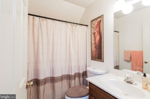 1740 Southport Dr, Lancaster PA  17603-9351 exterior