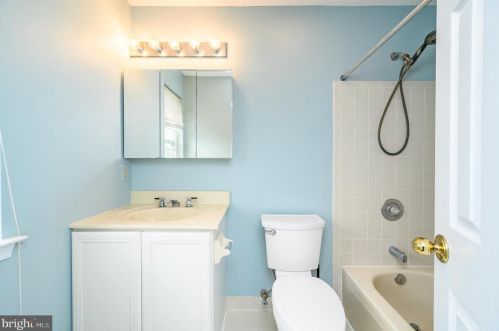 80 Shrewsbury Pl, Princeton NJ  08540-0063 exterior