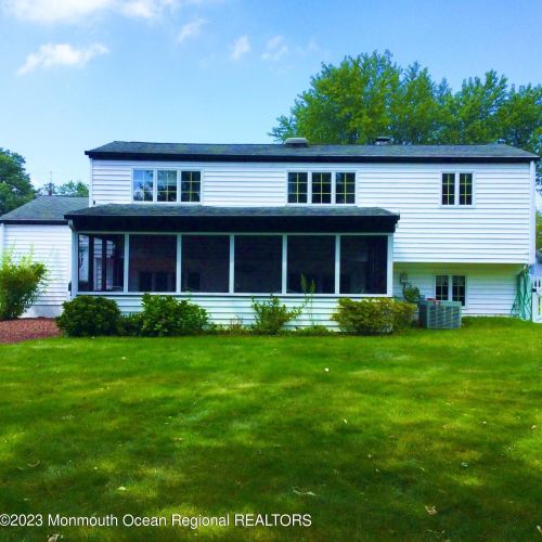 21 Barrier Dr, Hazlet, NJ 07730-1042