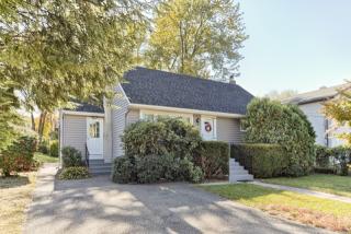 29 Ballston St, Bloomingdale, NJ 07403-1725