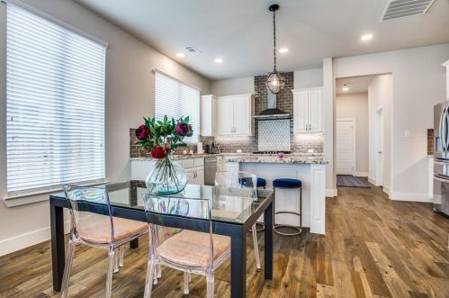 401 Templeton Dr, Fort Worth TX  76107-2252 exterior