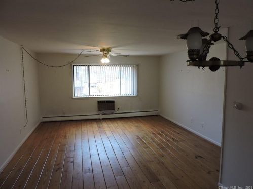 98 High Path Rd, Windsor CT  06095-4110 exterior