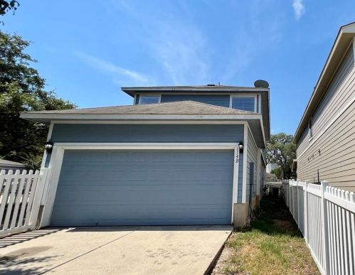 114 Auction Oak, Uhland TX  78640-5965 exterior