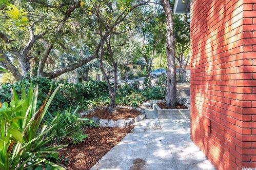 5124 Ln Crescenta Ave, Glendale CA 91214-2117 exterior