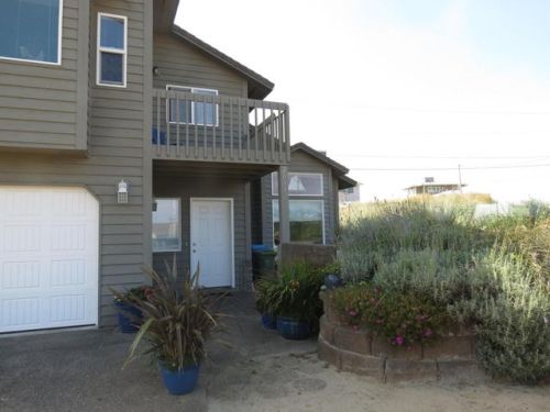 2009 Bridgeview Dr, Waldport, OR 97394-9442