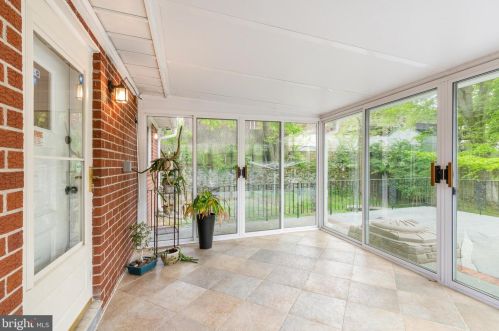 6910 Cliff Rd, Philadelphia PA  19128-4405 exterior