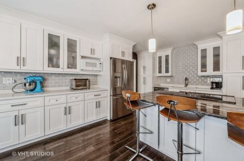 828 Appletree Ln, Bannockburn, IL 60015-2733