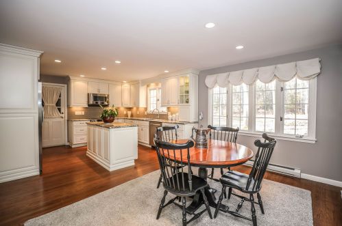 16 Winterberry Dr, Amherst, NH 03031-1605