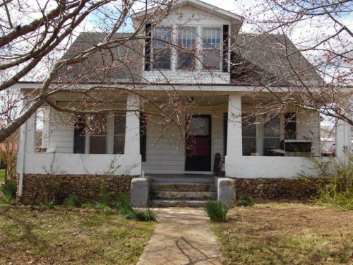 106 Oak St, Hohenwald, TN 38462-1302