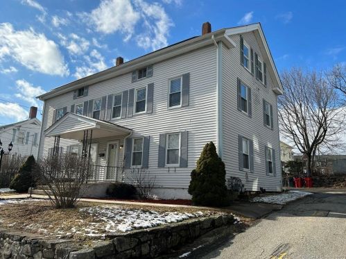 80 Mill St, Putnam, CT 06260-1505