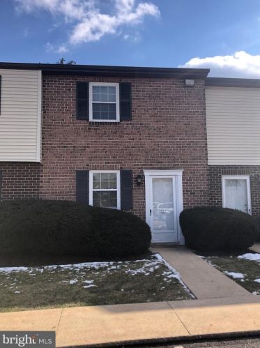 1727 Baron Dr, York, PA 17408-2227