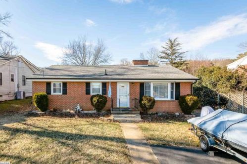 1606 Ridgeway Dr, Staunton, VA 24401-1934