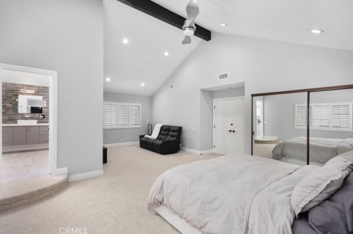 10 Vispera, Irvine CA  92620-2127 exterior