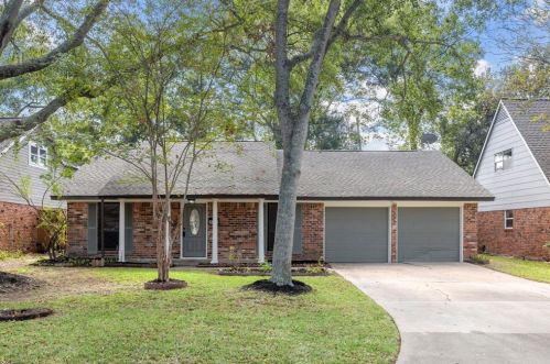 1833 Capri Ln, Taylor Lake Village, TX 77586-2927