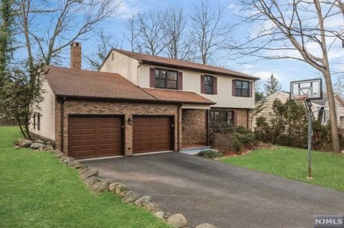 458 Old Stone Rd, Ridgewood, NJ 07450-1417