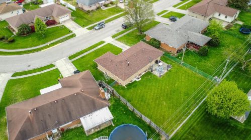 4466 Phoenix Dr, Springfield OH  45503-6326 exterior
