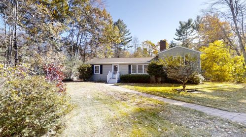 21 Griffin Rd, Londonderry, NH 03053-3944
