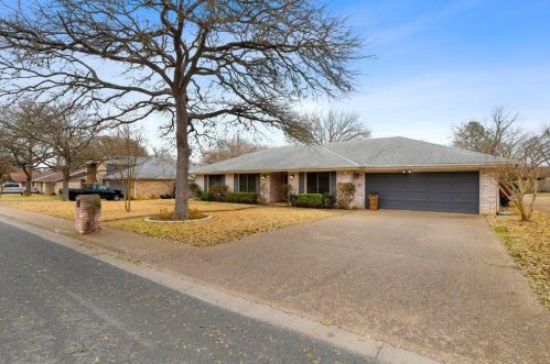 2203 Baltusrol Dr, Austin, TX 78747-1203
