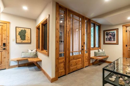 820 Beaver Pond, Truckee CA  96161-4200 exterior