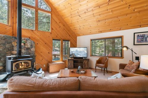16288 Northwoods Blvd, Truckee, CA 96161-6526