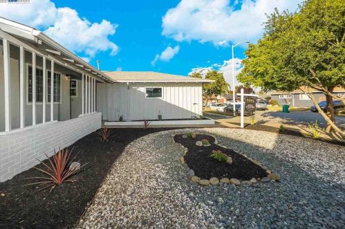 1223 Thornwall Ln, Hayward, CA 94545-3144