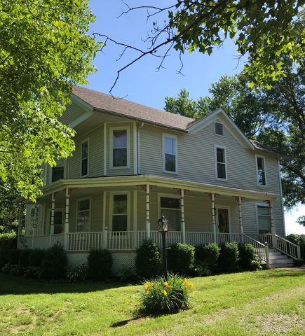 107 Clemens St, Cobden, IL 62920-2411
