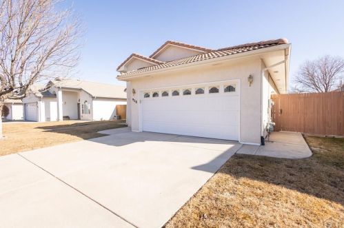 928 Cherrycrest Dr, Pueblo, CO 81005-5516