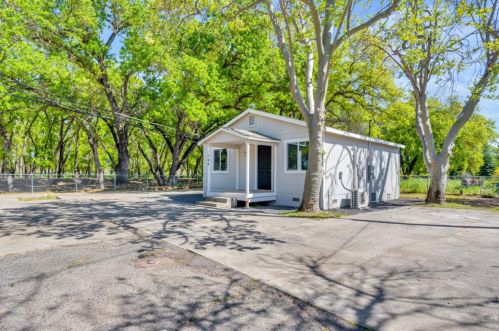 744 K St, Rio Linda, CA 95673-3425