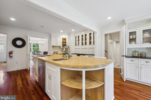 30 Robert Rd, Princeton NJ  08540-5333 exterior