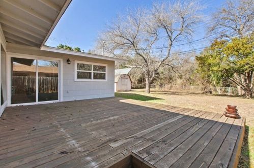 5204 Creekline Dr, Austin TX  78745-2227 exterior