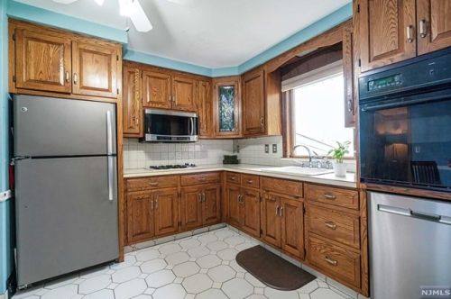 151 Kipp Ave, Hasbrouck Heights, NJ 07604-1233
