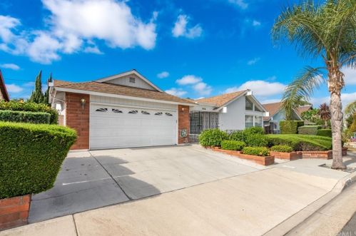 5476 Vista Sierra, Cypress, CA 90630-3025