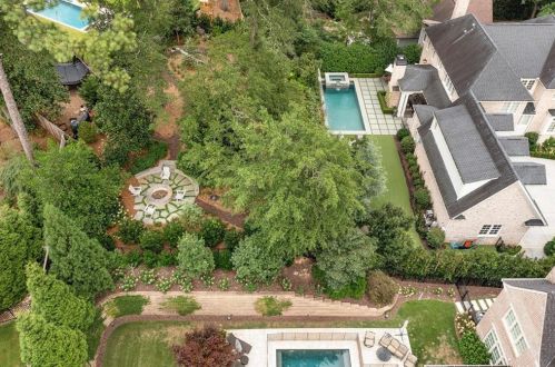 271 Hillside Dr, Atlanta GA  30342-3623 exterior