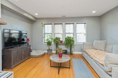 2342 Rosemont Ave, Chicago, IL 60659-2017