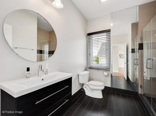 6887 Fieldstone Dr, Willowbrook IL  60527-5295 exterior