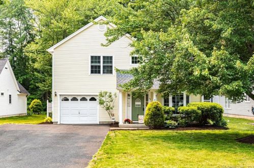 52 Fitch Meadow Ln, Wapping, CT 06074-1037