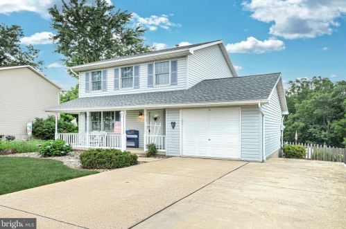 2935 Village Square Dr, York, PA 17315-4576