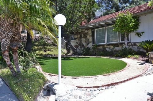 5632 Pine Cone Rd, Glendale, CA 91214-1462