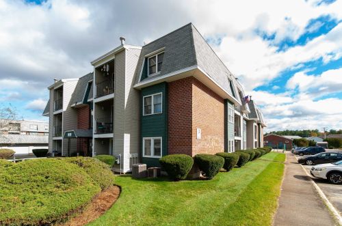 3 Roedean Dr, Nashua, NH 03063-5015