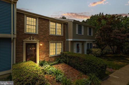 1640 Barnstead Dr, Herndon, VA 20194-1506