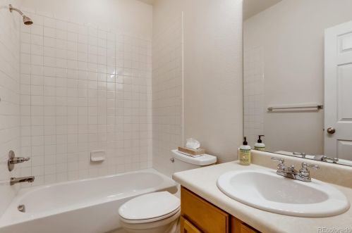 26040 Davies Dr, Aurora CO 80016-6098 exterior