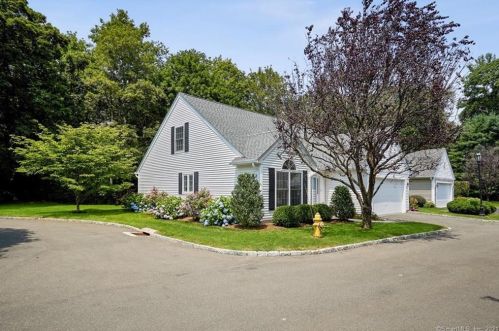 40 Village Ct, Wilton, CT 06897-4545