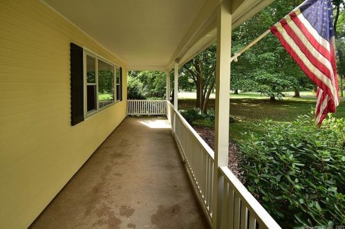 10 Standish Rd, Ellington, CT 06029-3636