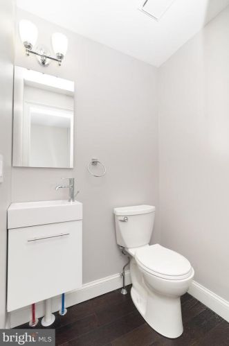 626 4th St, Philadelphia PA  19147-1525 exterior