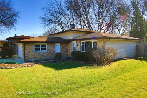741 Evergreen Ln, Hanover Park, IL 60103-5637