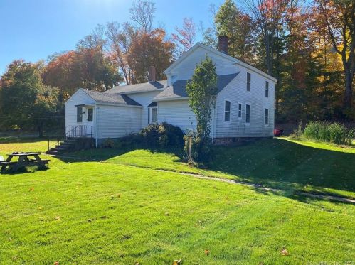 338 Ridgewood Rd, Middletown, CT 06457-1949