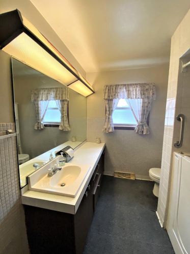 747 Newton St, Gary IN  46405-1131 exterior