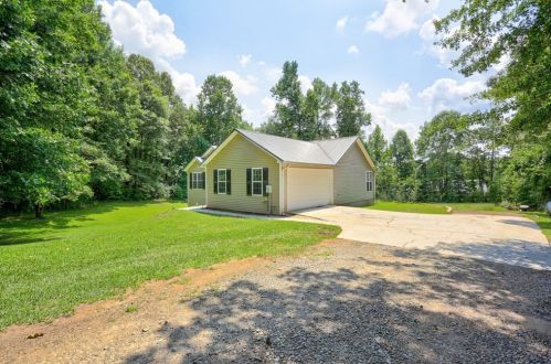 560 New Liberty Church Rd, Braselton, GA 30517-1837