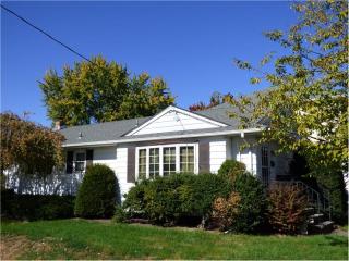83 2nd Ave, Raritan, NJ 08869-1555
