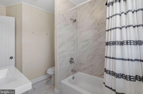 26 Crescent Blvd, Camden NJ  08108-1042 exterior